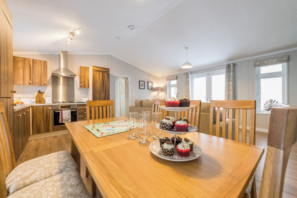 3 Bedroom Comfort Lodge - Hot Tub | Living area