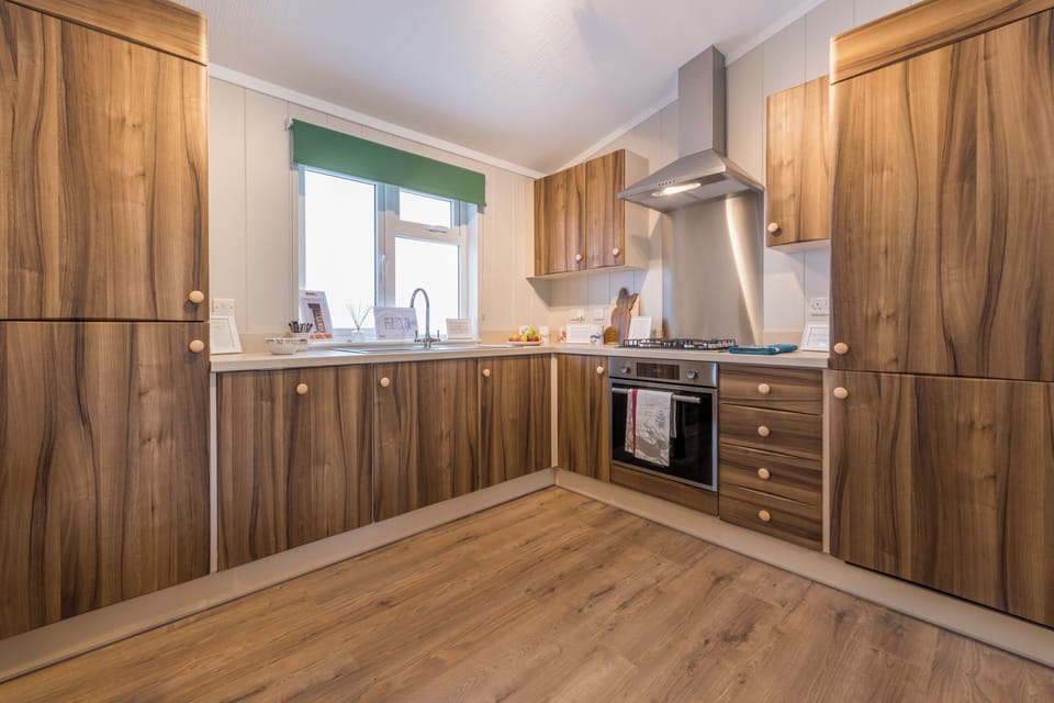 3 Bedroom Comfort Lodge - Hot Tub | Private kitchen | Highchair