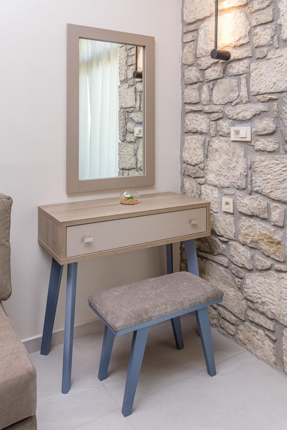 Panoramic Studio | Hypo-allergenic bedding, blackout drapes, soundproofing