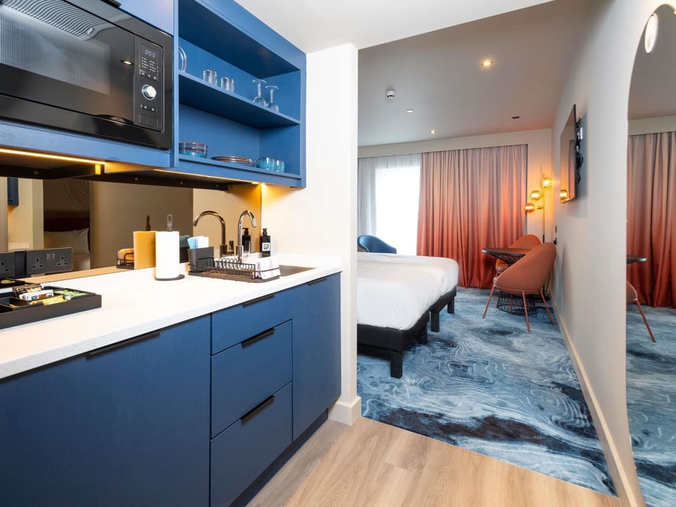 Superior Suite, 2 Twin Beds, Kitchen (Superior Suite) | In-room safe, laptop workspace, iron/ironing board, WiFi (free)