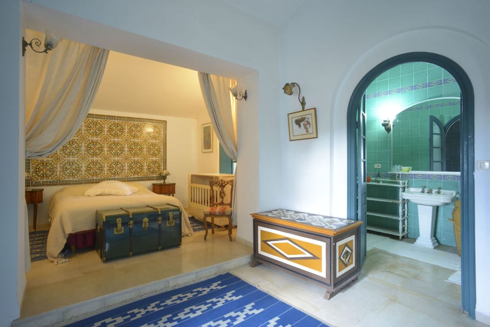 Family Room | Bathroom | Towels, toilet paper
