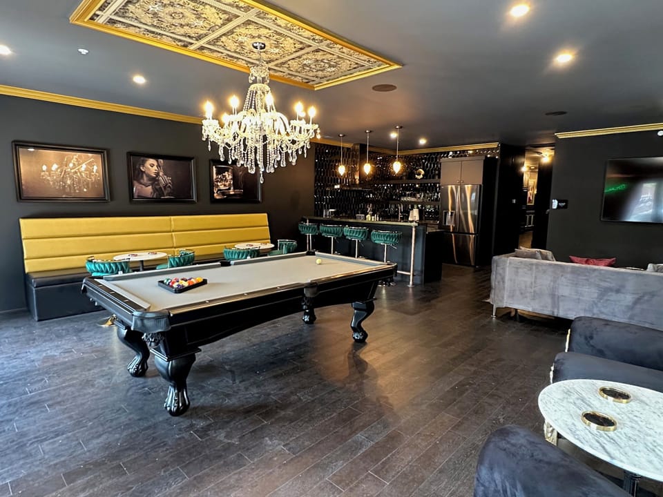 Swanky Lounge