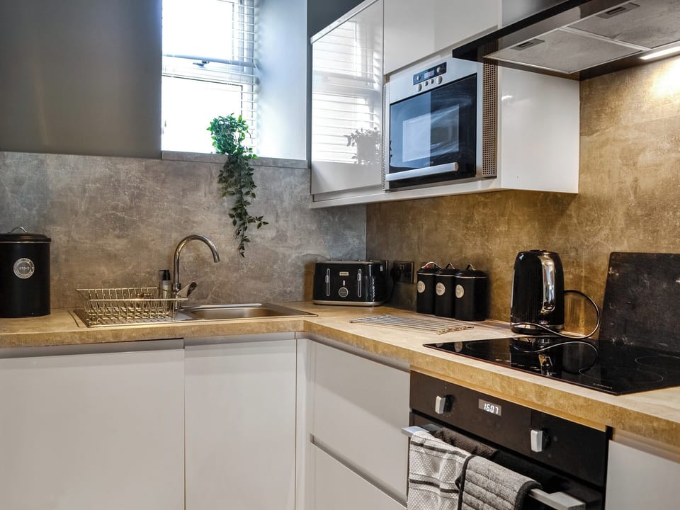 Kitchen | Doodles Holiday Home, Eyemouth