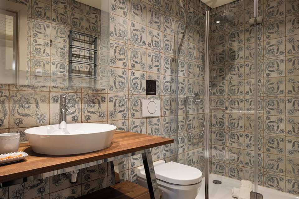 Deluxe Townhome, 2 Bedrooms, Garden View, Ground Floor | Bathroom | Hair dryer, bathrobes, slippers, bidet