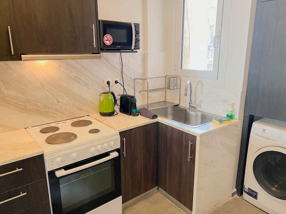 Apartment | Private kitchen | Fridge, microwave, oven, stovetop