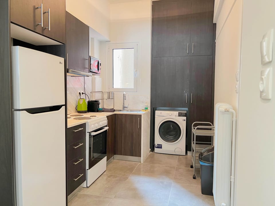 Apartment | Private kitchen | Fridge, microwave, oven, stovetop