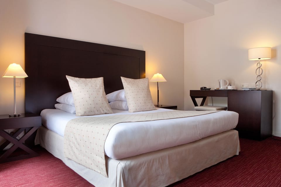 Superior Double or Twin Room, Bathtub | Premium bedding, minibar, in-room safe, desk