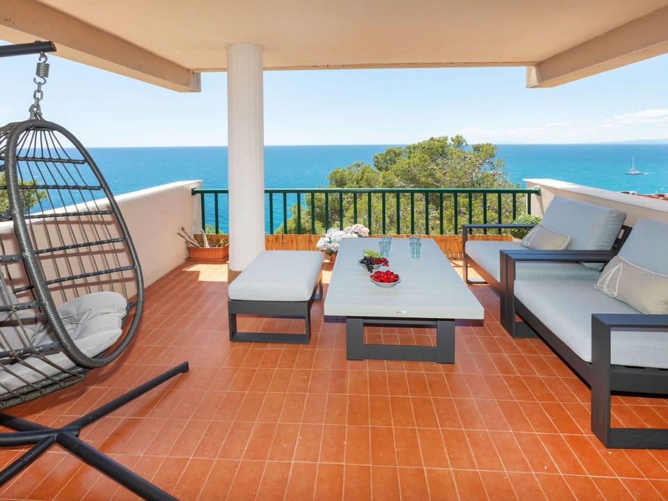 Table, Property, Furniture, Sky, Water, Plant, Chair, Building, Outdoor Furniture, Lighting