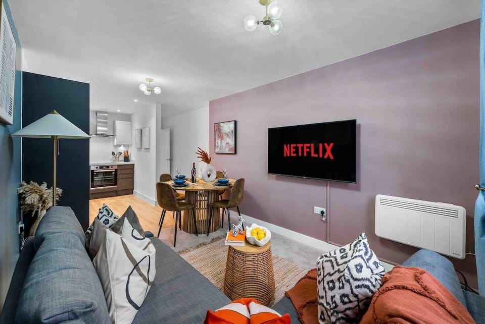 Living room combined dining area at Blue Puffin Stays Short Lets & Serviced Accommodation