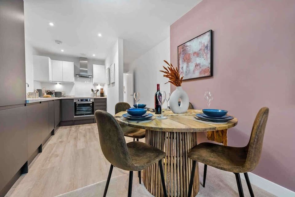 Dining area and Kitchen at Blue Puffin Stays Short Lets & Serviced Accommodation