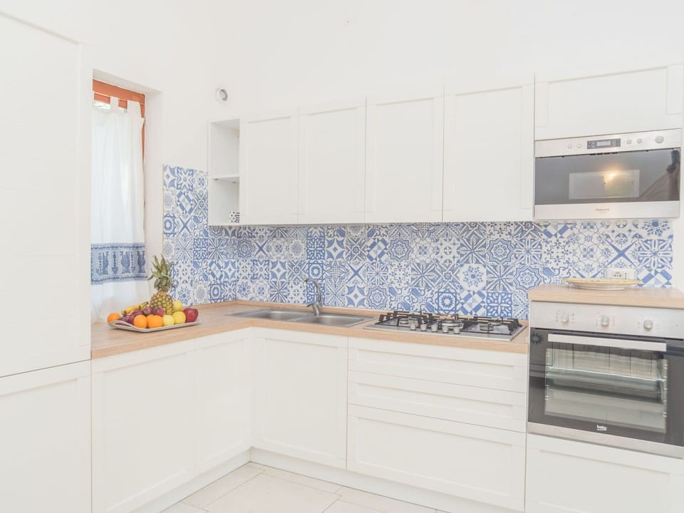 Cabinetry, Countertop, Wood, Kitchen, Tap, Interior Design, Kitchen Stove, Floor, Drawer, Flooring