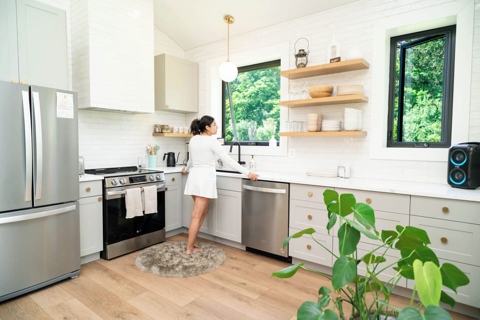Vaulted ceilings, forest views and everything you'll need for cooking.