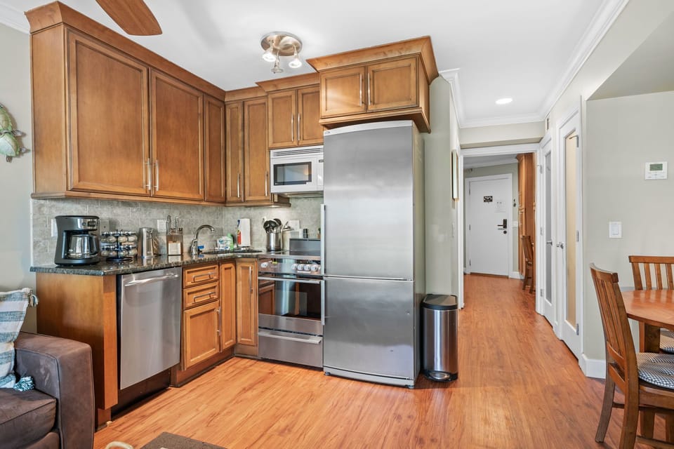 Full size kitchen with everything a chef needs to whip up a scratch meal