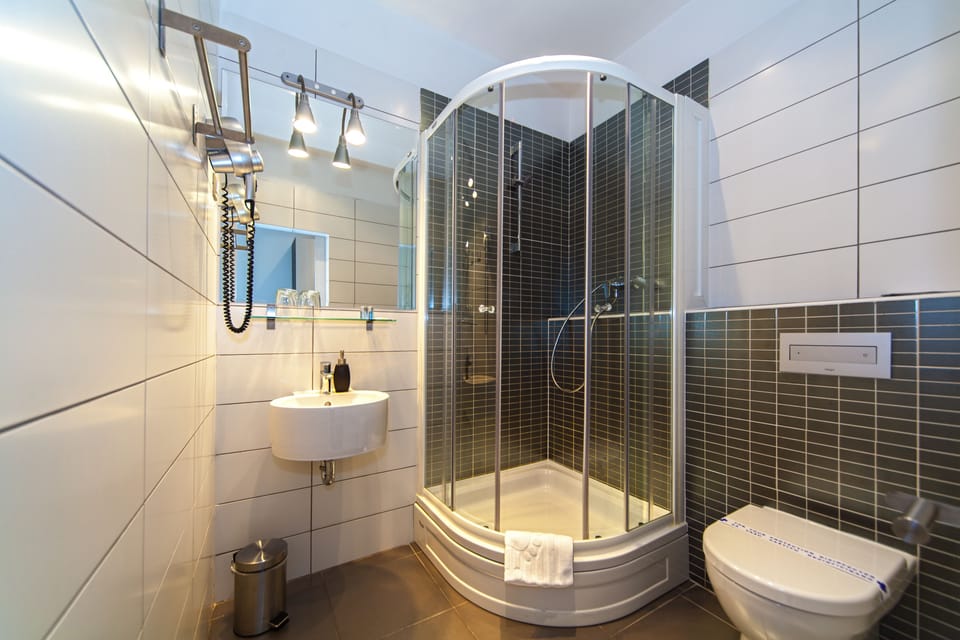 Superior Double Room, City View | Bathroom | Shower, designer toiletries, hair dryer, towels