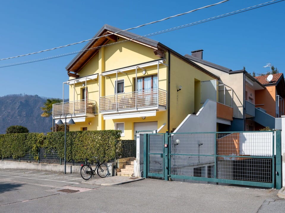 Sky, Building, Bicycle, Wheel, Window, Property, House, Plant, Tree
