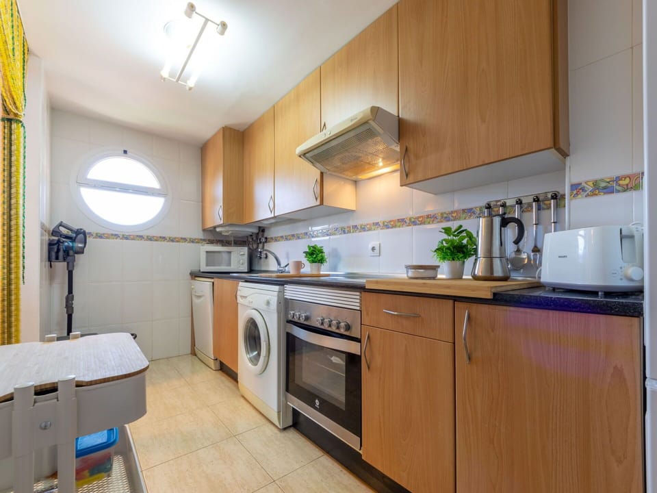 Cabinetry, Property, Countertop, Kitchen Appliance, Kitchen Stove, Tap, Kitchen, Home Appliance, Kitchen Sink, Interior Design