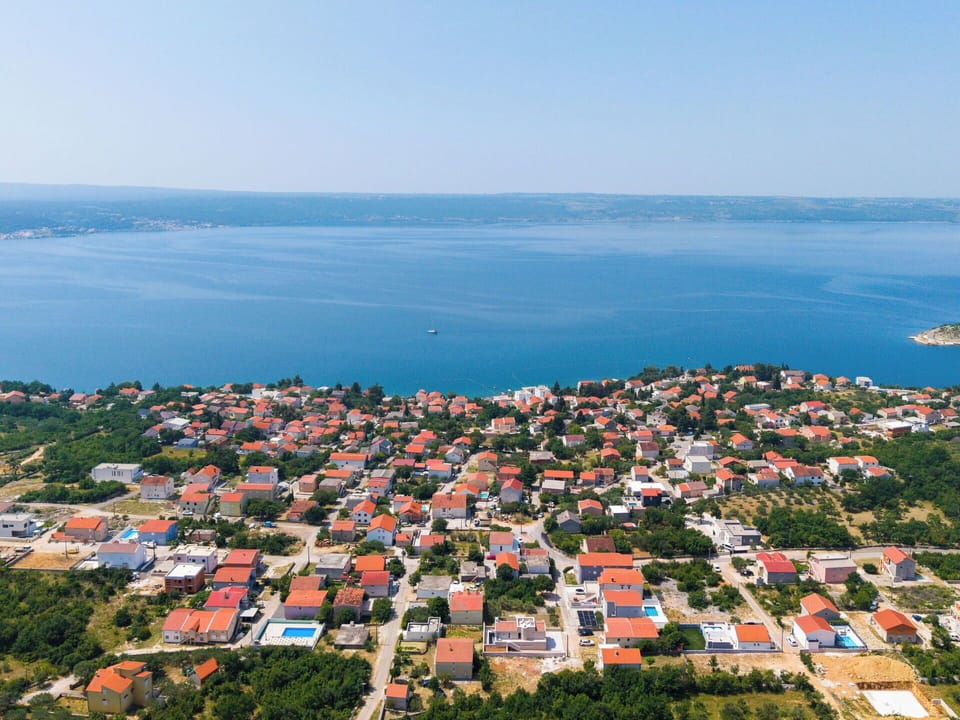 Body Of Water, Coast, Residential Area, Coastal And Oceanic Landforms, Sea, Beach, Ocean, Shore, Suburb, Bay