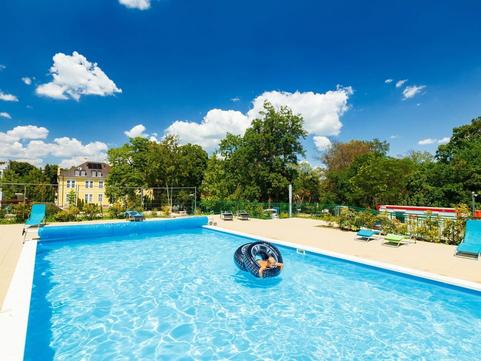 Cloud, Water, Sky, Plant, Property, Swimming Pool, Building, Azure, Blue, Tree