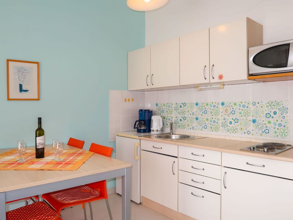Cabinetry, Furniture, Property, Countertop, Table, Interior Design, Sink, Drawer, Kitchen, Flooring