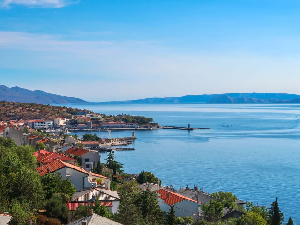 Water, Sky, Cloud, Building, Blue, Nature, Tree, Azure, Coastal And Oceanic Landforms, Lake