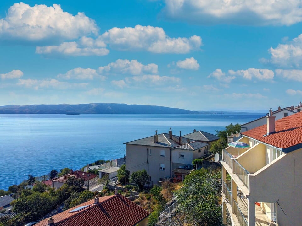 Cloud, Water, Sky, Building, Blue, Wood, Coastal And Oceanic Landforms, House, Highland, Tree