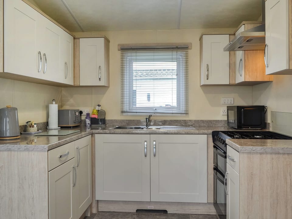 Kitchen | Rosie&rsquo;s Retreat - Emily&rsquo;s Escape and Rosie&rsquo;s Retreat, Bridlington
