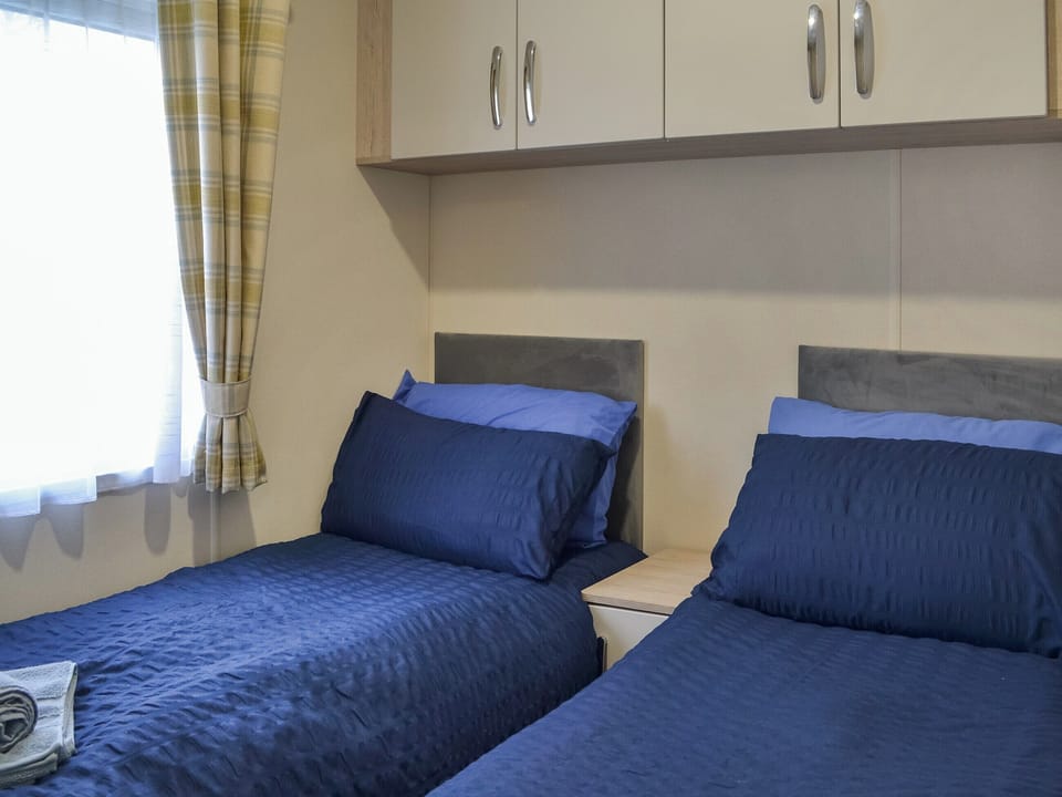 Twin bedroom | Rosie&rsquo;s Retreat - Emily&rsquo;s Escape and Rosie&rsquo;s Retreat, Bridlington