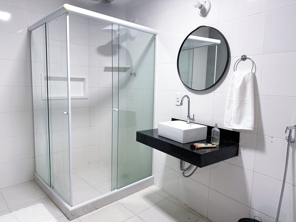 Premium Room | Bathroom | Shower, rainfall showerhead, towels, toilet paper