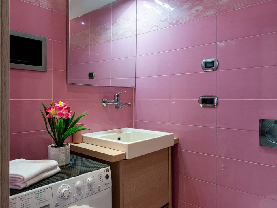 Tap, Property, Plumbing Fixture, Flower, Plant, Sink, Bathroom, Purple, Bathroom Sink, Interior Design