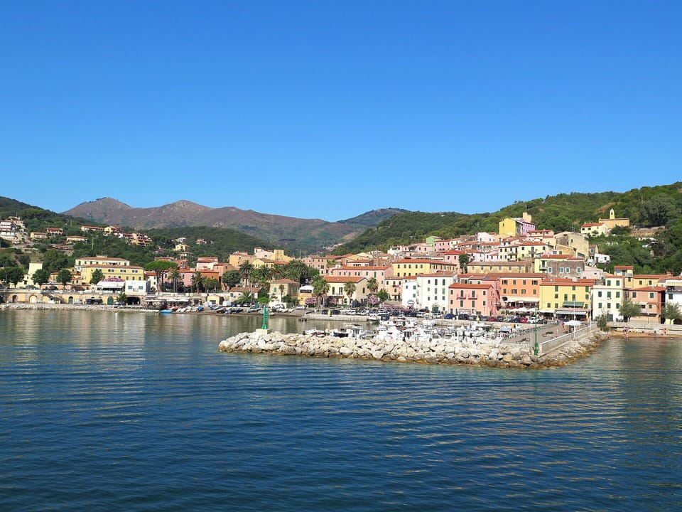 Water, Sky, Building, Mountain, Azure, Lake, Coastal And Oceanic Landforms, Horizon, City, Tree