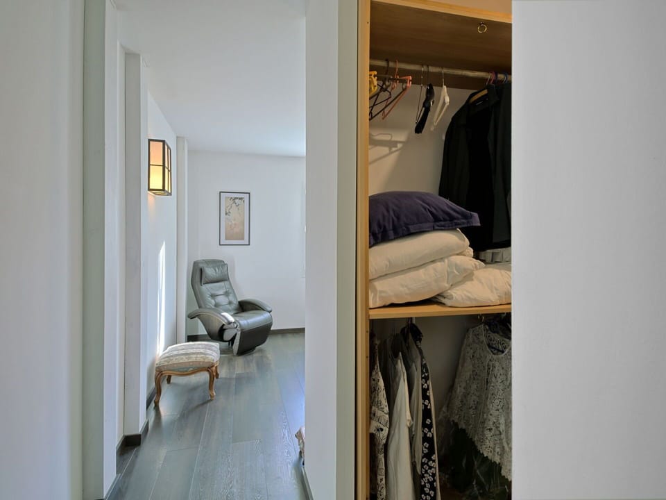 Comfort, Wood, Interior Design, Door, Floor, Building, Flooring, Chair, Hardwood