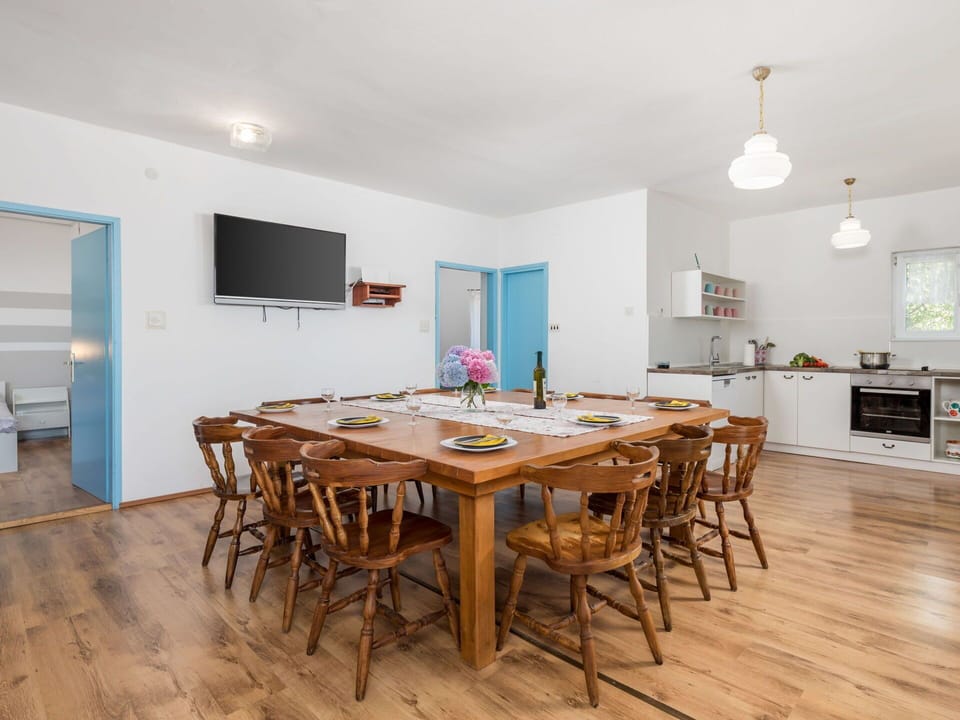 Table, Furniture, Chair, Wood, Interior Design, Building, House, Flooring, Kitchen & Dining Room Table, Wood Stain
