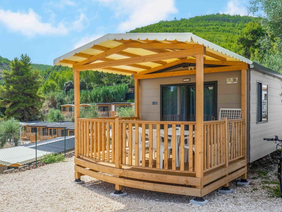 Cloud, Sky, Property, Plant, Window, Wood, Tree, House, Wood Stain, Shade