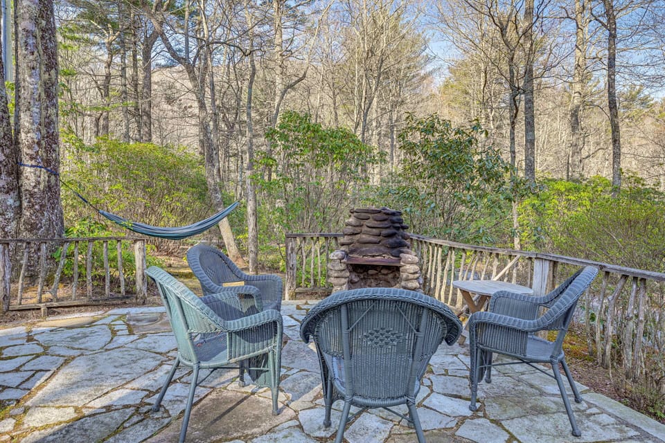 Private Patio/Yard | Fire Pit | Hammock
