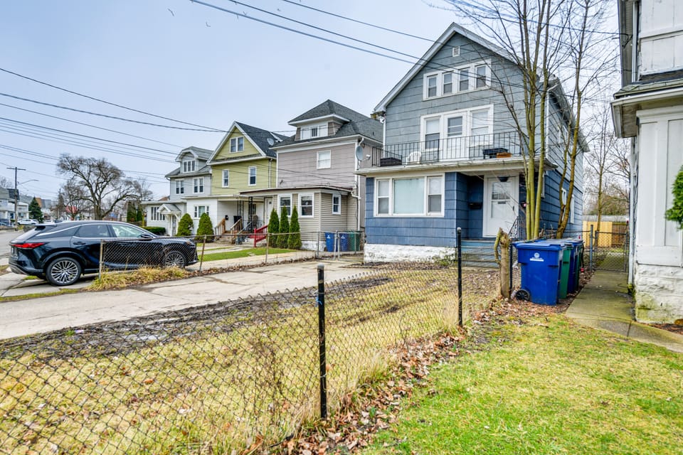 Apartment Exterior | Central Heating | 6 Mi to Downtown