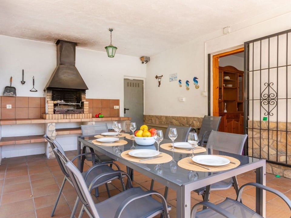Furniture, Flooring, Interior Design, Floor, Ceiling, Home, Chair, Room, Kitchen & Dining Room Table, Kitchen