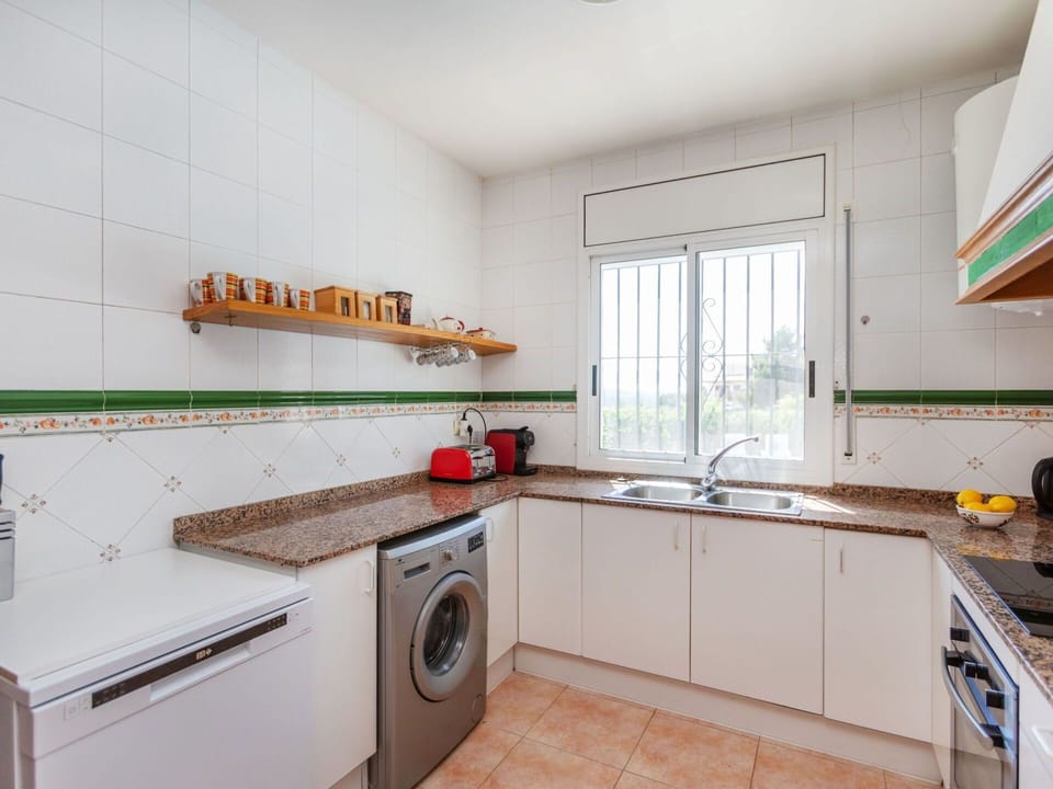 Kitchen, Major Appliance, Flooring, Countertop, Kitchen Appliance, Apartment, Kitchen Sink, Tap, Cabinetry, Kitchen Stove