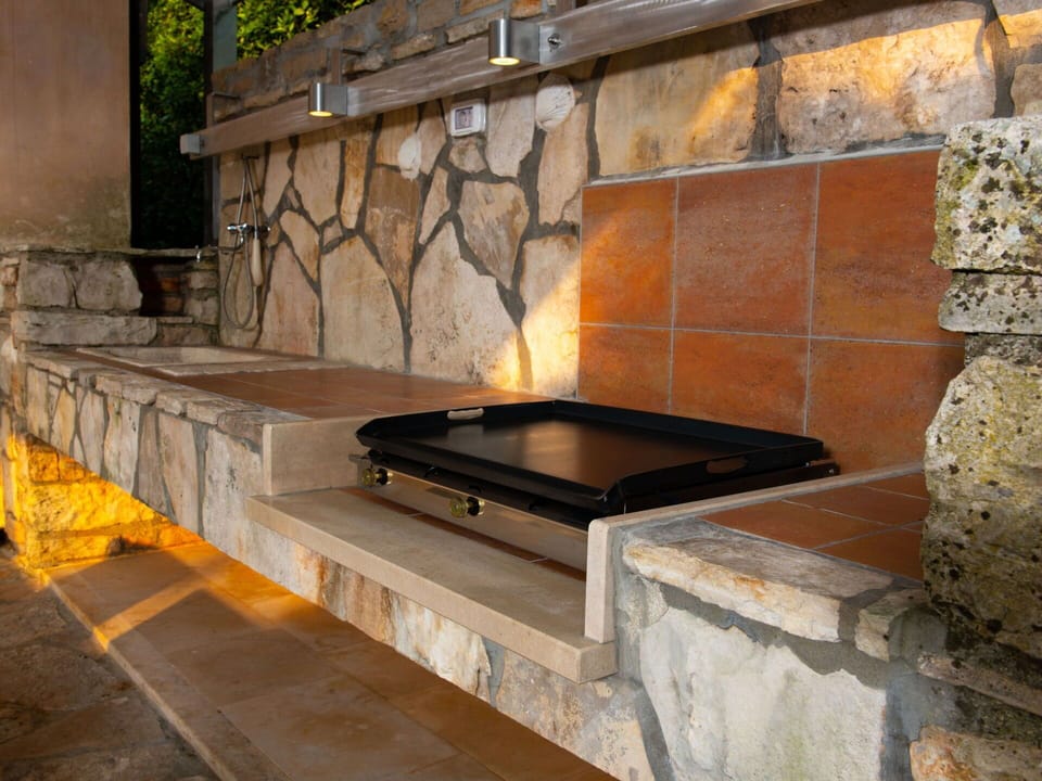 Furniture, Property, Plant, Comfort, Textile, Wood, Interior Design, Cabinetry, Houseplant, Flooring