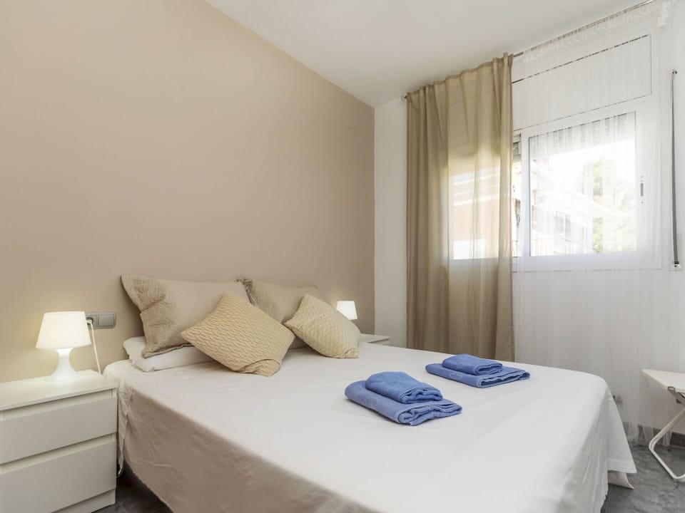 Interior Design, Wall, Flooring, Floor, Wood, Furniture, Bedroom, Room, Textile, Ceiling