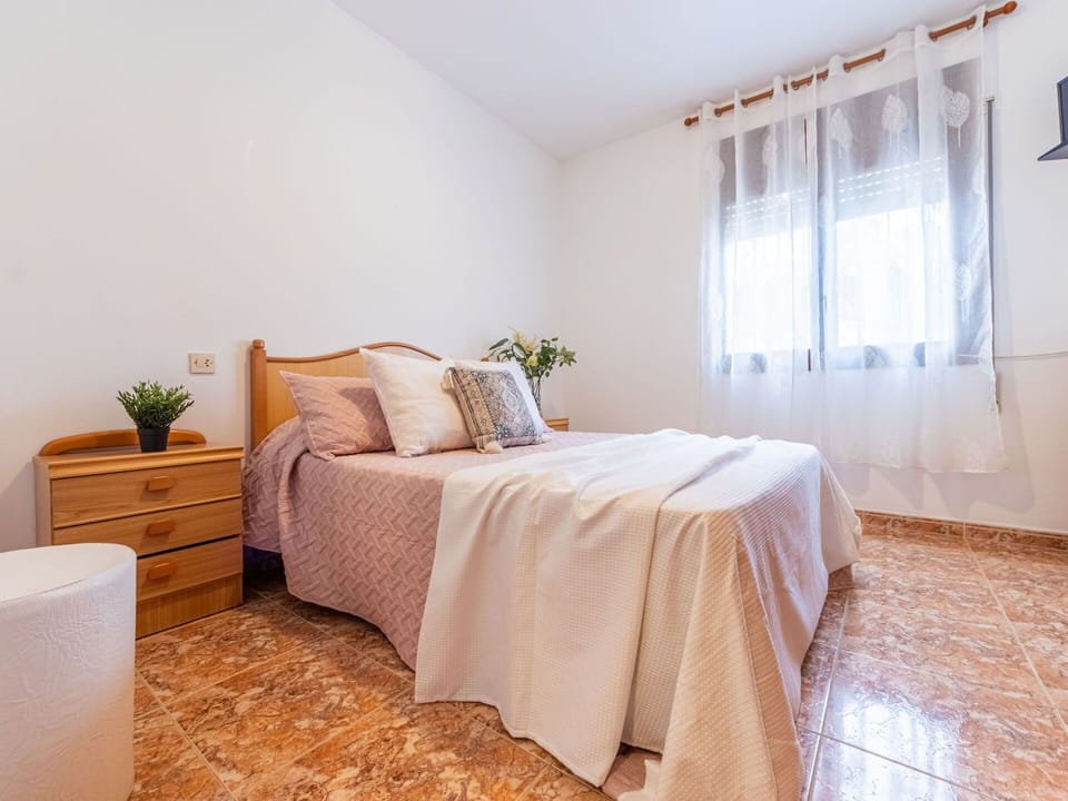 Furniture, Window, Plant, Building, Comfort, Wood, Textile, Interior Design, Bed Frame, Floor
