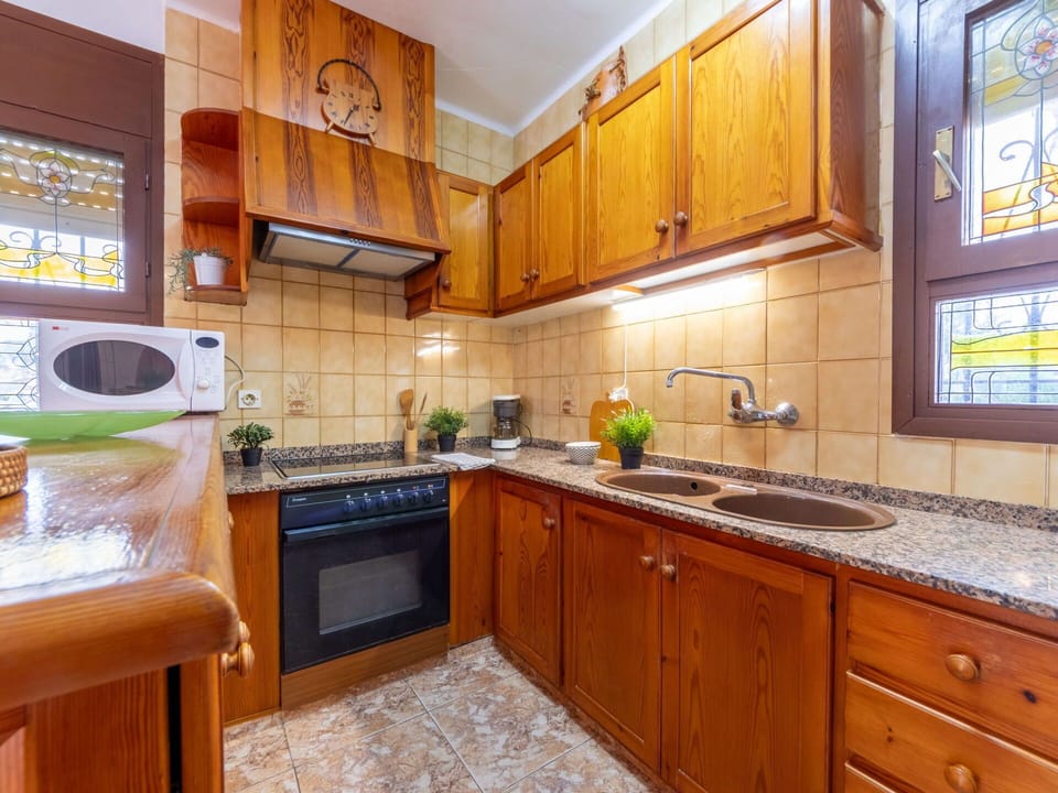 Countertop, Cabinetry, Property, Furniture, Kitchen, Sink, Kitchen Stove, Building, Kitchen Sink, Wood