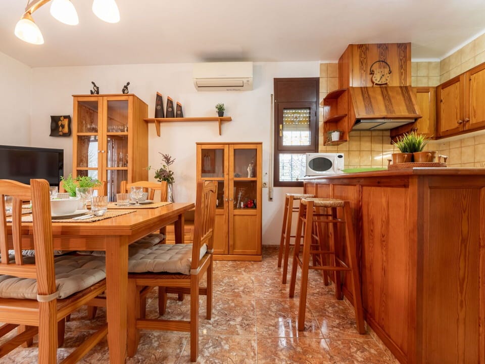 Property, Table, Cabinetry, Furniture, Countertop, Wood, Kitchen, Interior Design, Kitchen Appliance, Wood Stain