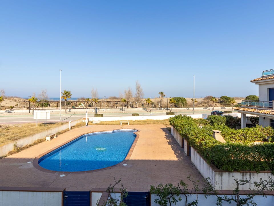 Water, Sky, Property, Plant, Swimming Pool, Azure, Tree, Body Of Water, Urban Design, Leisure