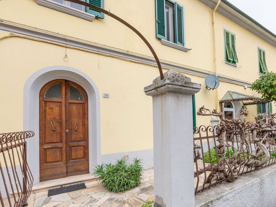 Plant, Window, Building, Door, Wood, Neighbourhood, Wall, House, Facade