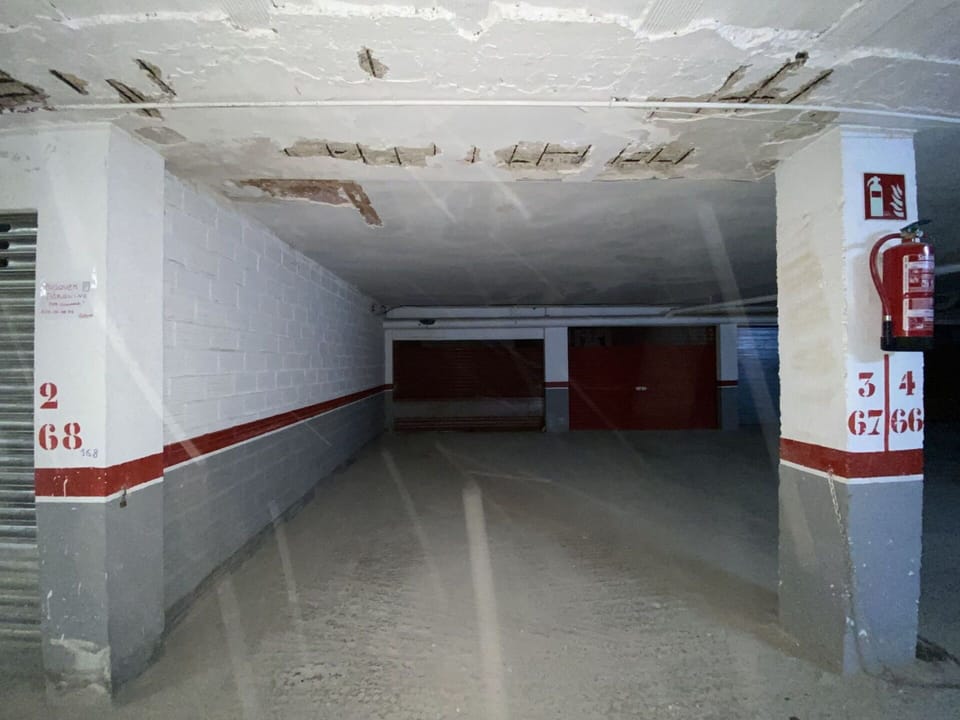 Floor, Building, Flooring, Gas, Composite Material, Ceiling, Parking, Concrete, Hall