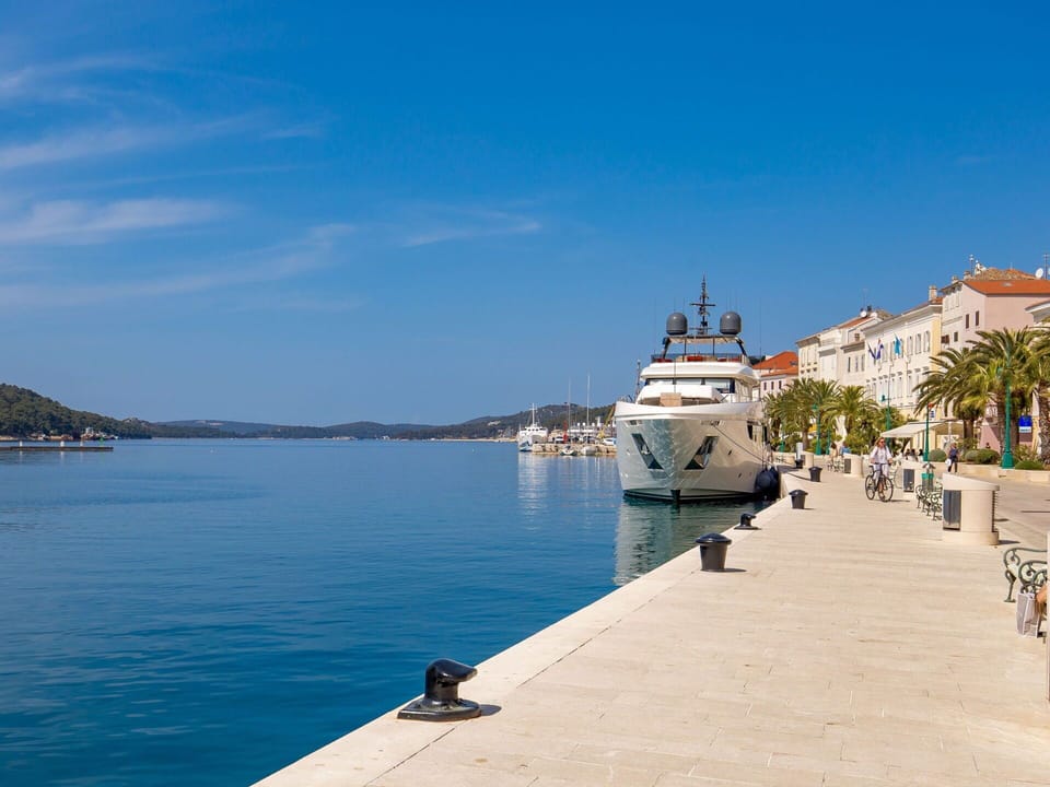 Water, Sky, Boat, Watercraft, Azure, Naval Architecture, Vehicle, Cloud, Coastal And Oceanic Landforms