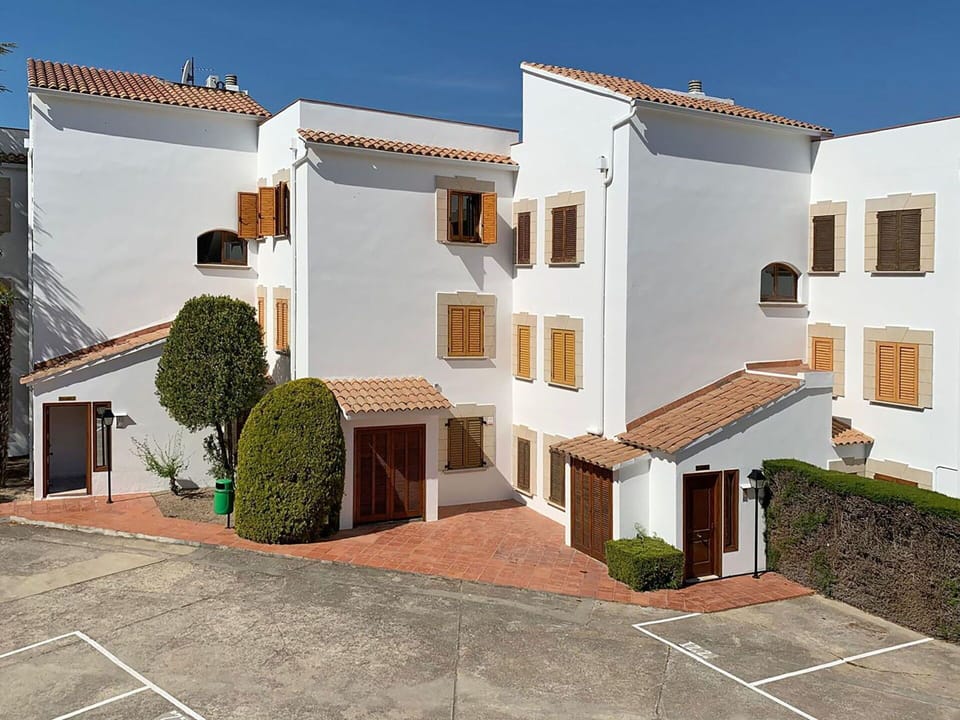 Residential Area, Home, Facade, House, Apartment, Human Settlement, Estate, Balcony, Hacienda, Villa