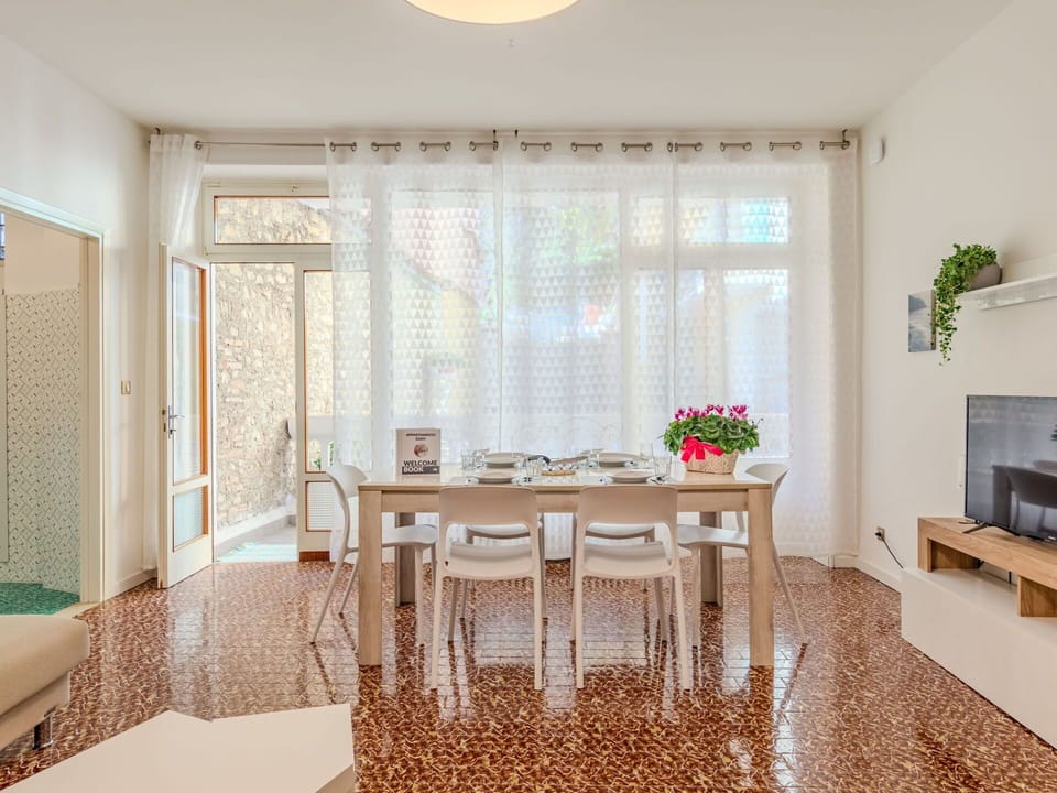 Furniture, Property, Table, Wood, Decoration, Interior Design, Flower, Window, Chair, Flooring