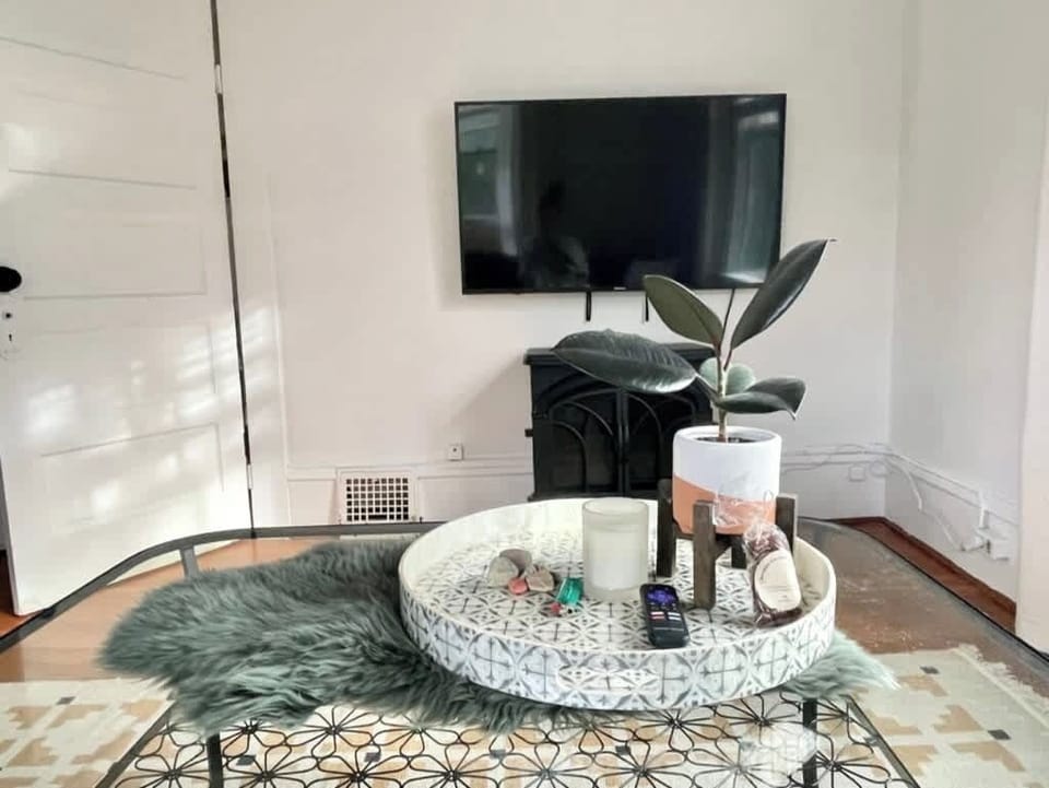 Living room with pull-out sofa, and desk! Also features a 55" Smart TV with Wifi and an electric fireplace :)