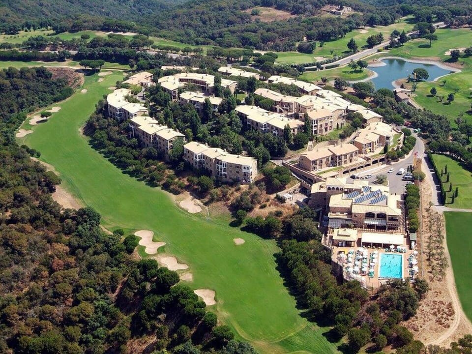 Property, Natural Landscape, Green, Land Lot, Tree, Urban Design, Vegetation, Residential Area, Neighbourhood, Real Estate